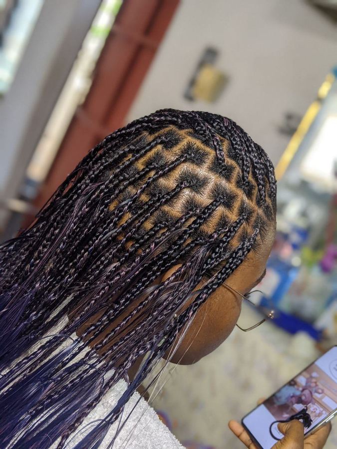 Knotless braids réalisées au salon